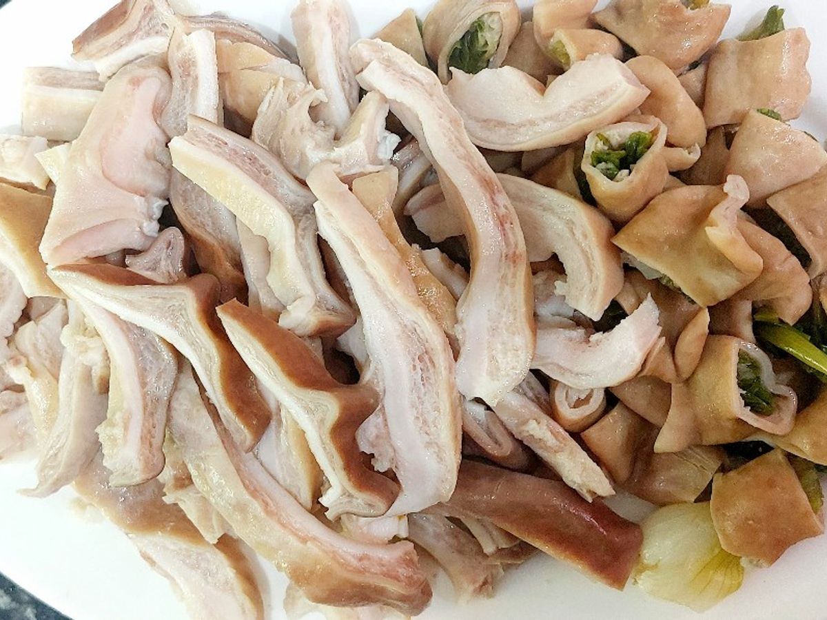 Dạ dày heo và lòng heo luộc