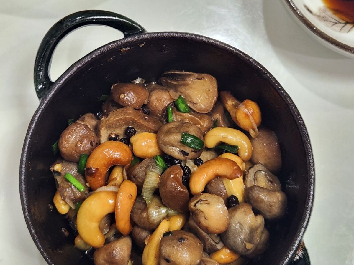 Nấm rơm hạt điều kho tiêu