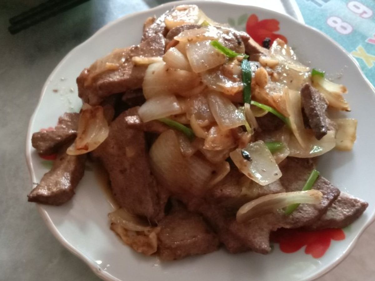 Gan heo xào hành tây