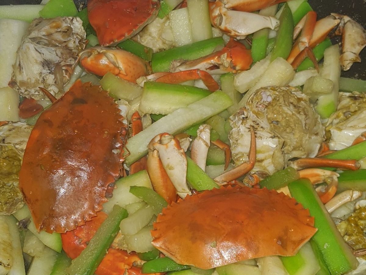 Cua biển xào bí đao