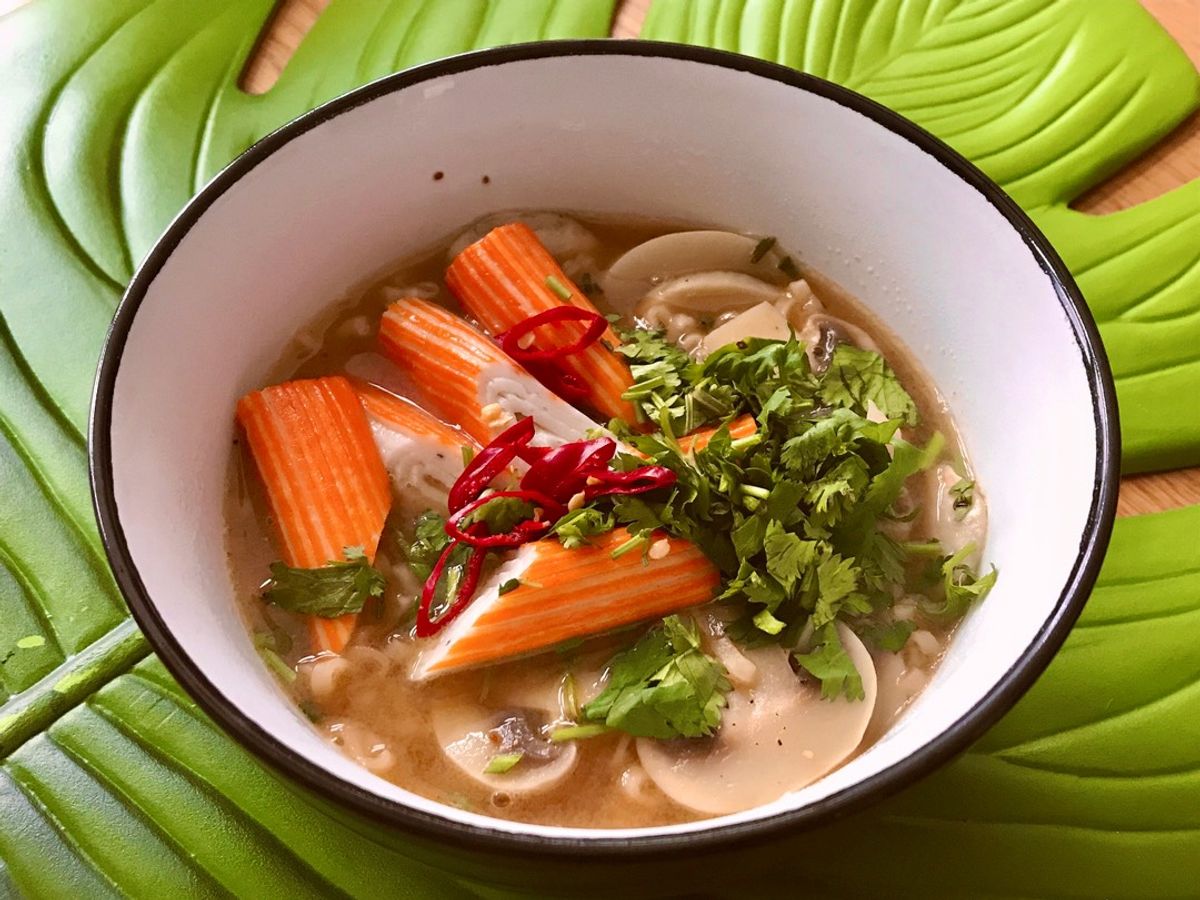 Mì Gói Nấu Nấm Mỡ & Thanh Cua Surimi