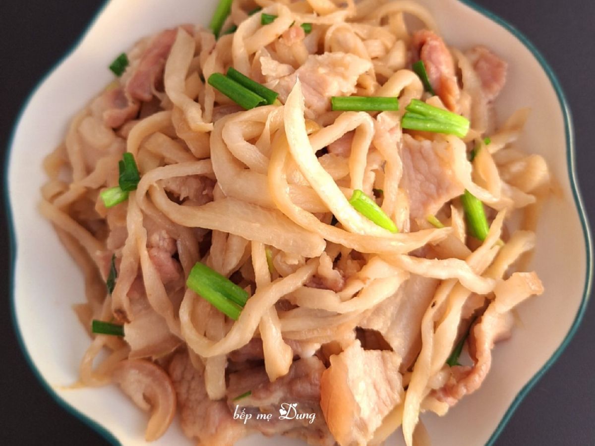 Củ cải khô xào thịt ba chỉ