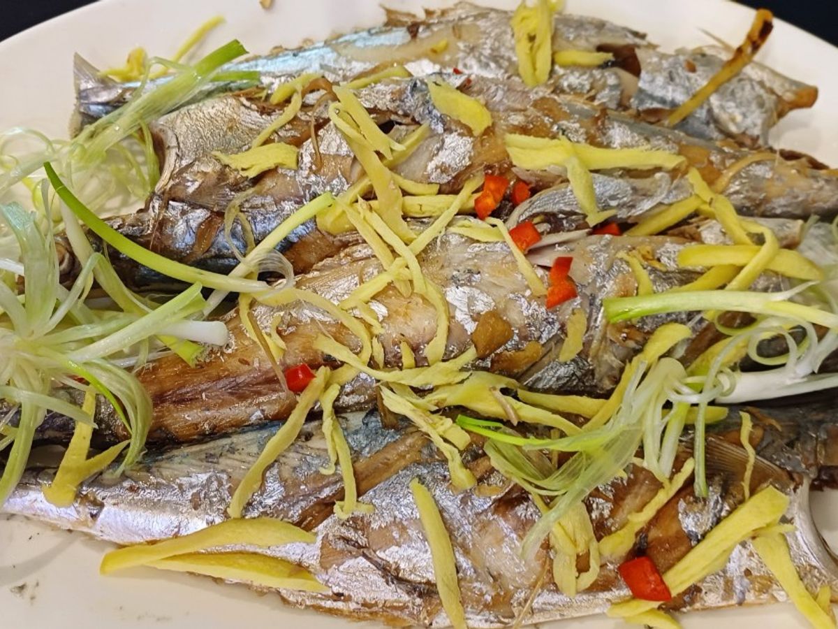 Cá nục hấp sả, gừng