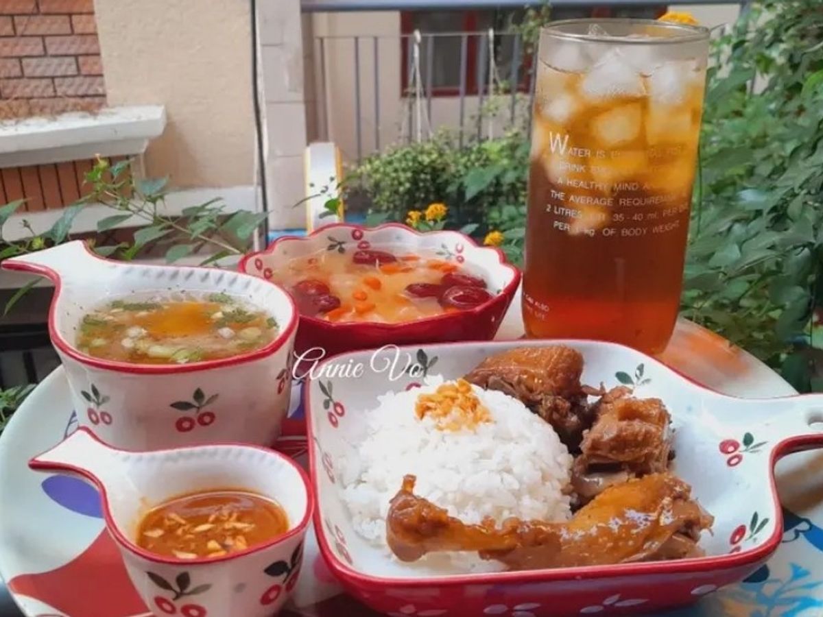 Mâm cơm cho một người