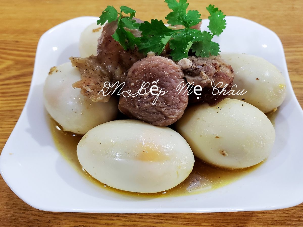 Giò heo nạc kho trứng