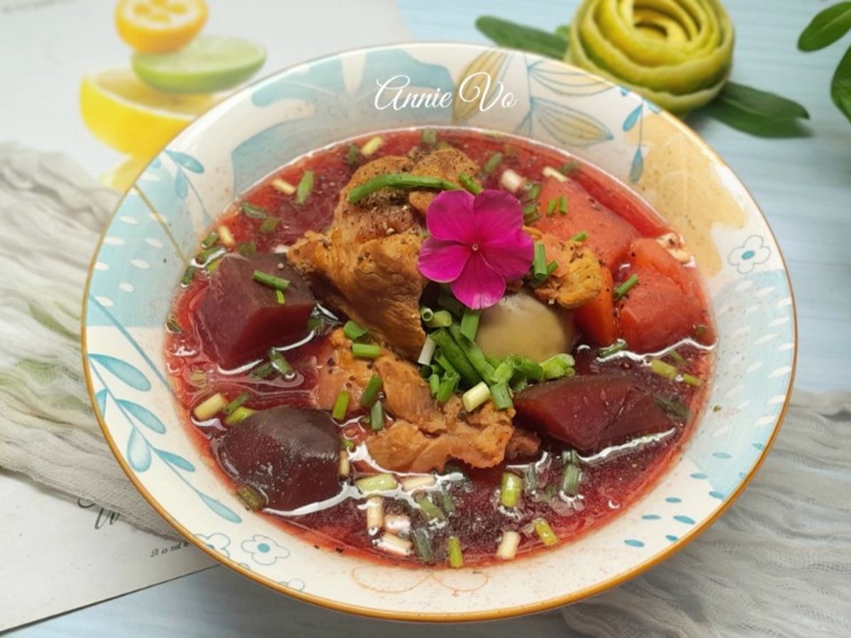 Canh súp củ dền nấu xương heo