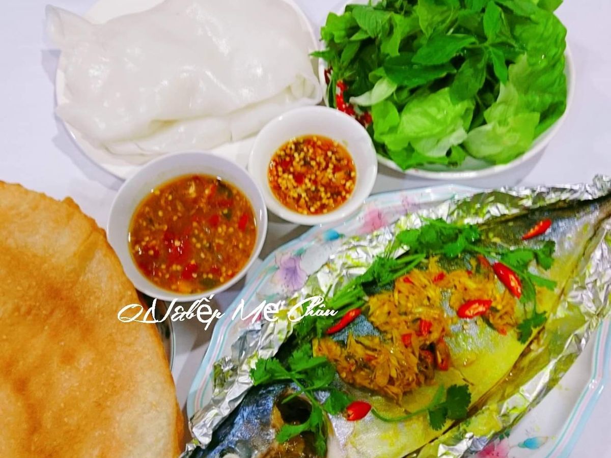 Mì lá cuốn cá cam nướng