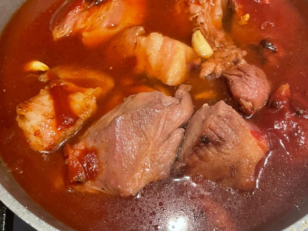 Thịt heo hầm sốt cà