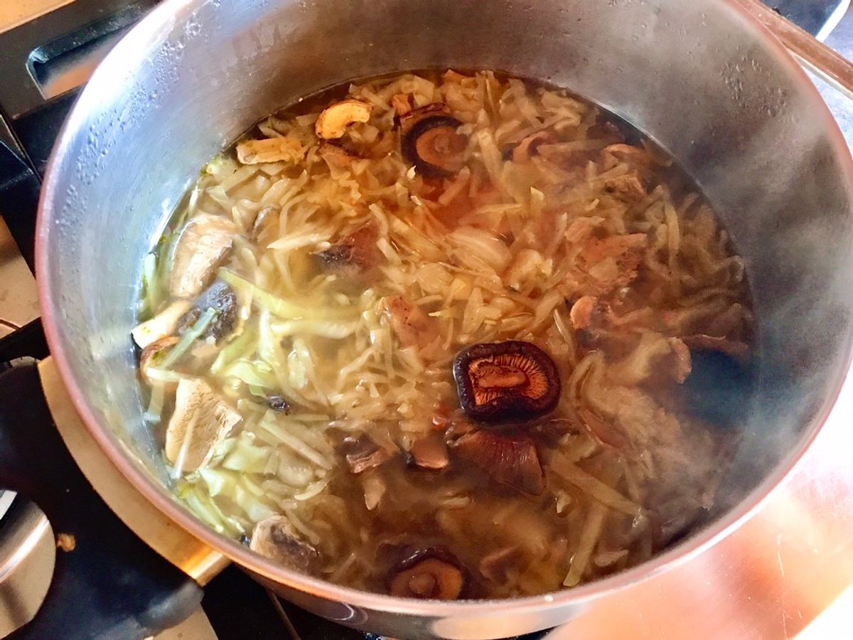 🌱 Canh Bắp Cải Trắng Hầm Nấm Khô (Vegan)