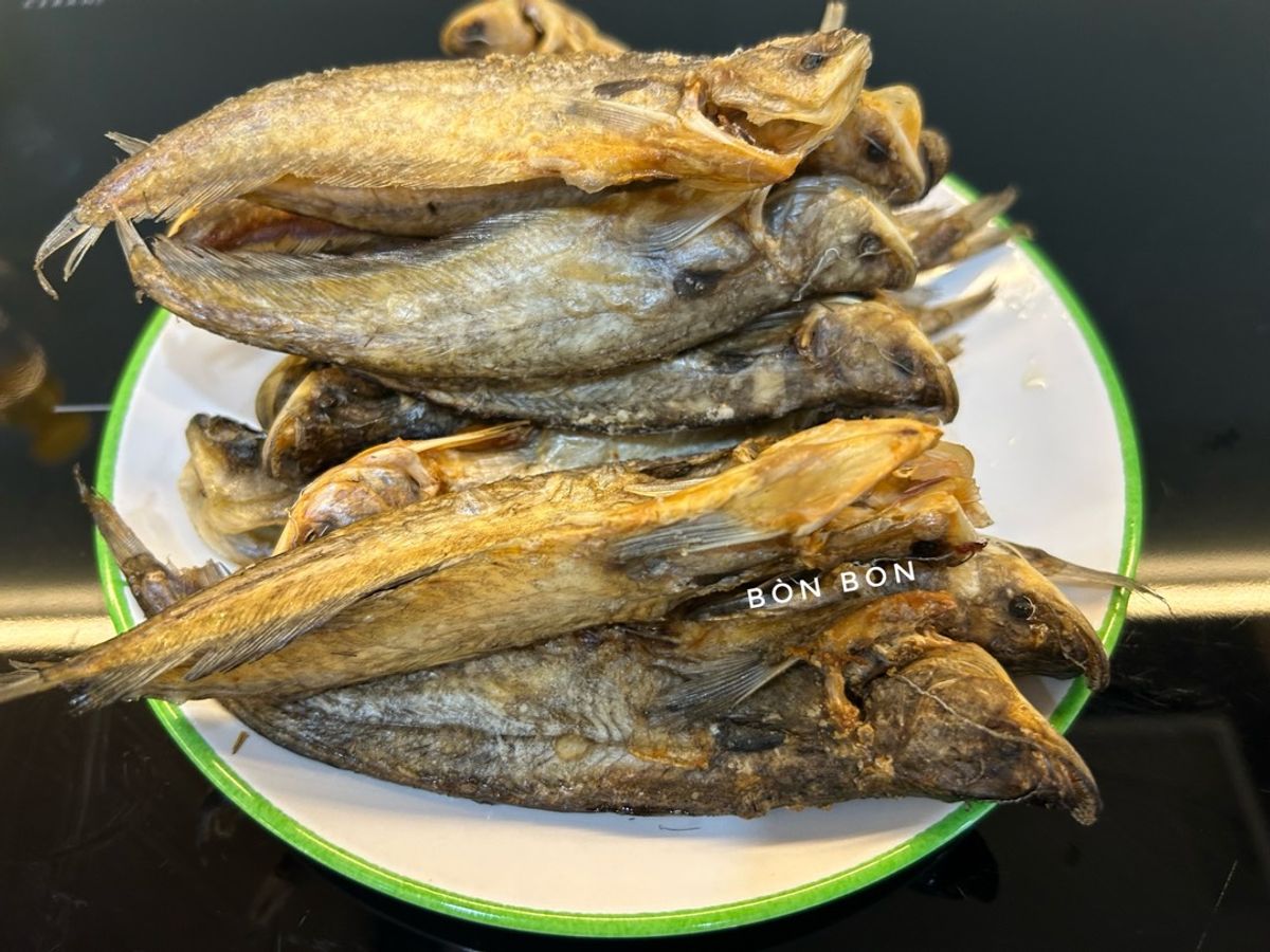 Khô Cá Trèn, Cá Chốt Chiên Chấm Mắm Me