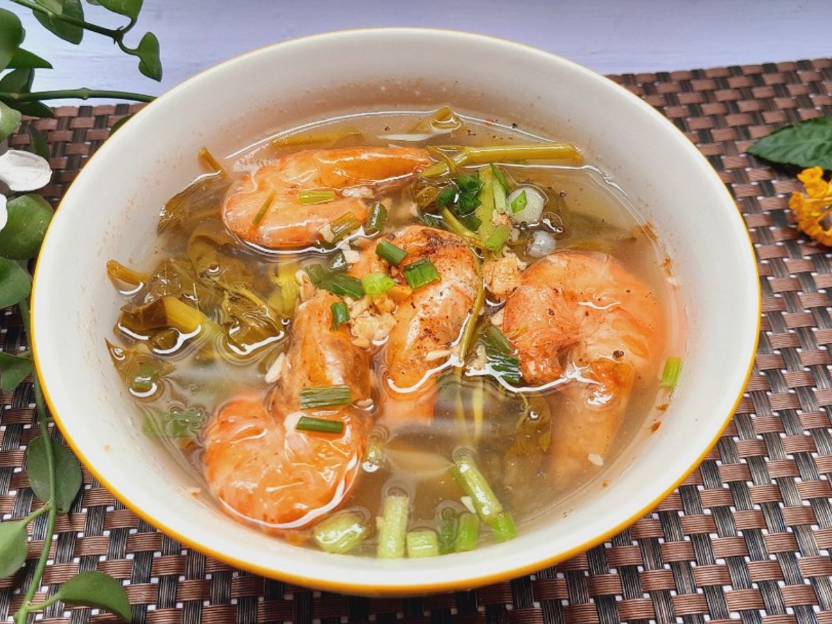 Canh rau muống tôm nấu me