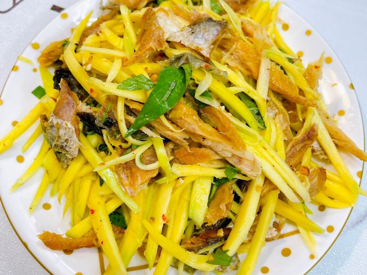 Gỏi xoài khô cá lóc