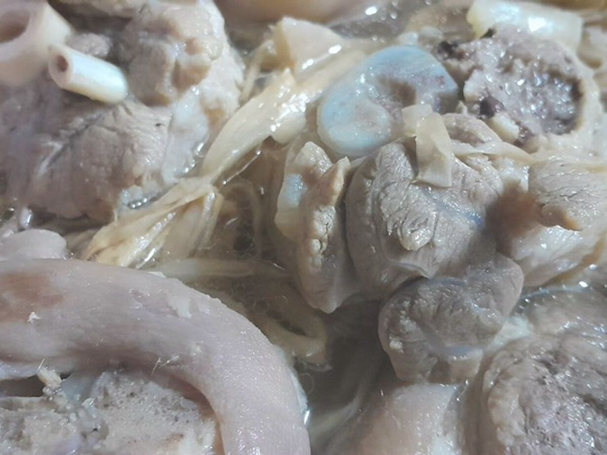 Canh măng hầm giò heo