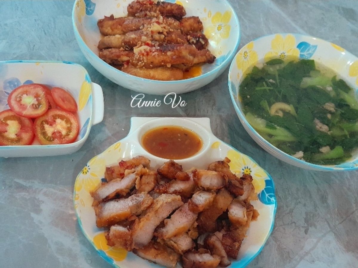 Bữa cơm với các món ăn hấp dẫn