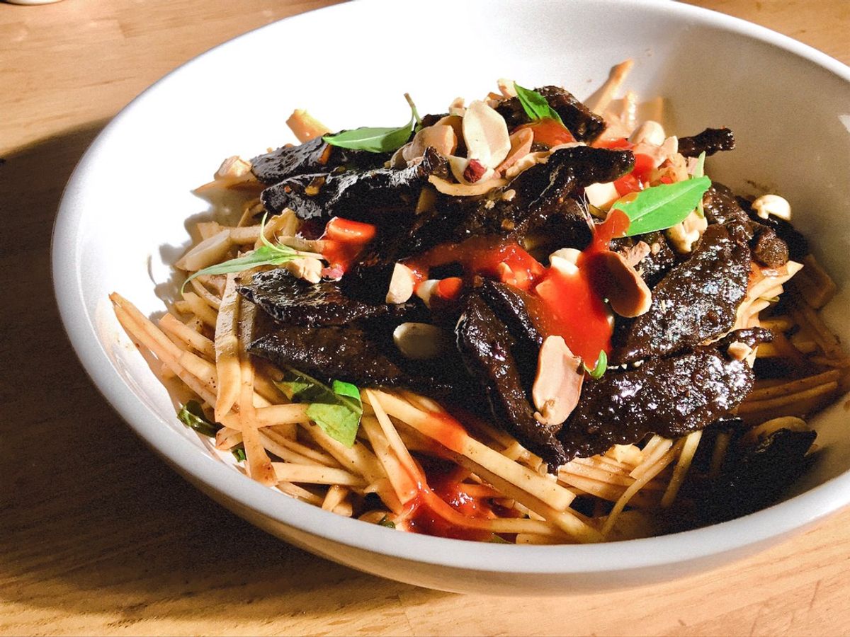 Gỏi Củ Cải Thuỵ Điển & Khô Gan Bò Đen
