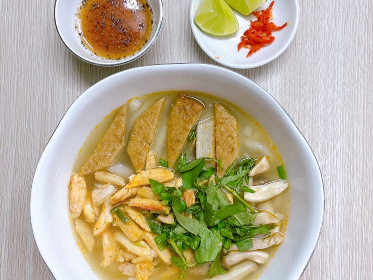 Bánh canh ghẹ chả cá