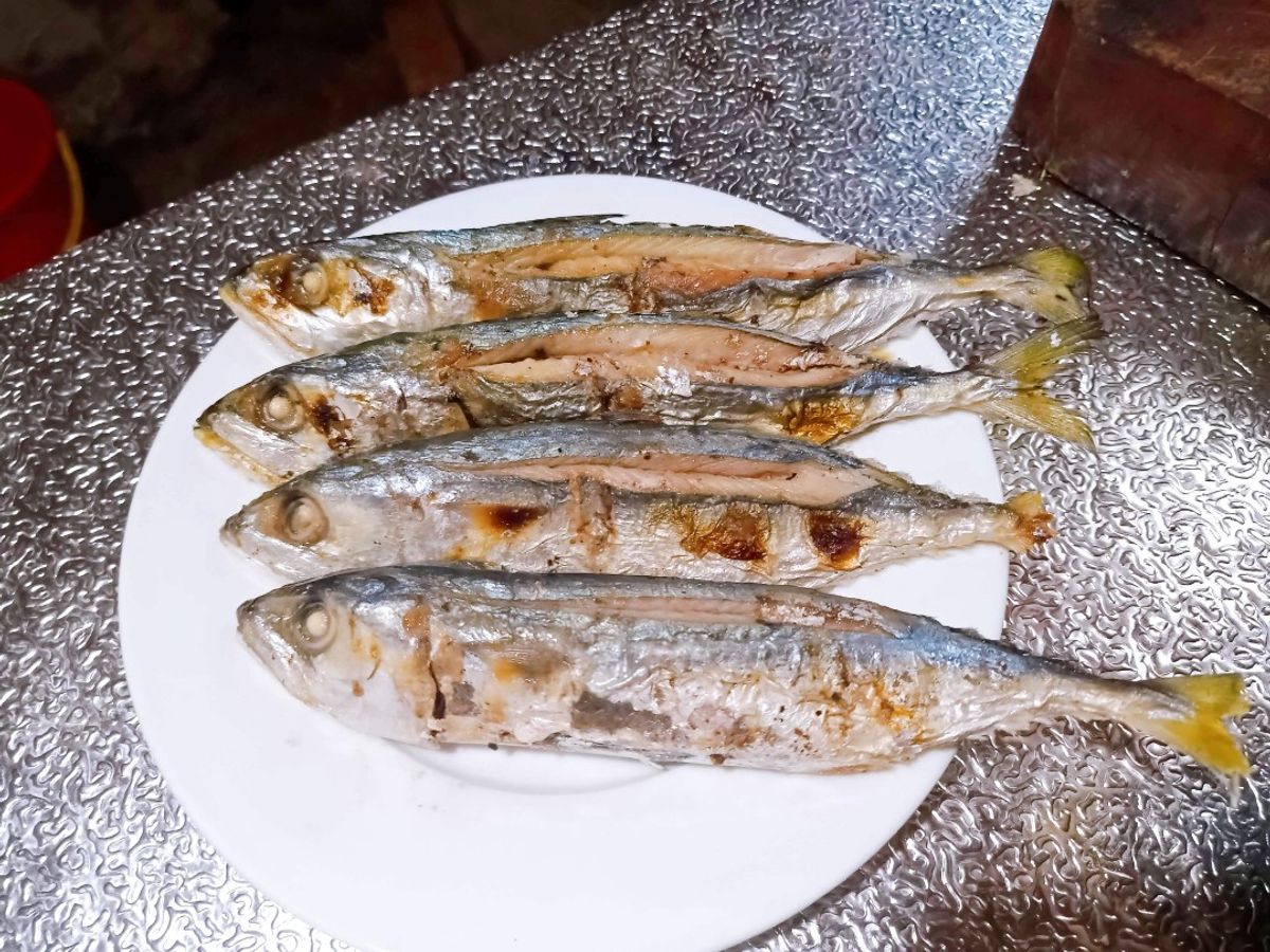 Cá bạc má nướng than hoa