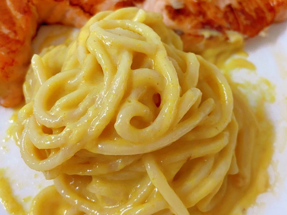 Spaghetti (mỳ ý) sốt bí đỏ cá hồi