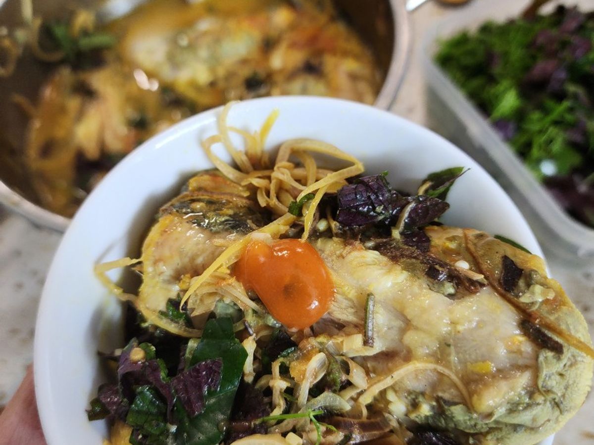 Cá trê biển nấu hoa chuối
