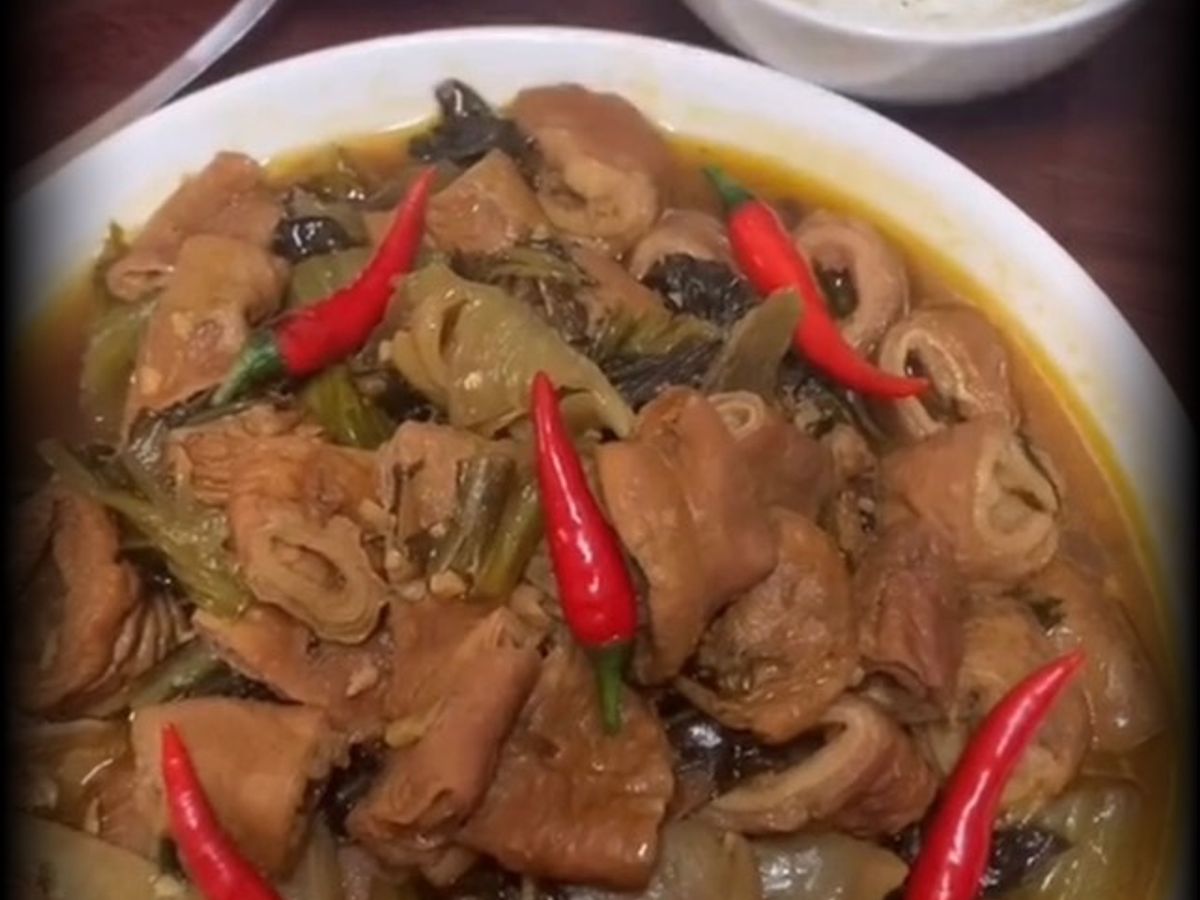 Ruột heo xào cải chua