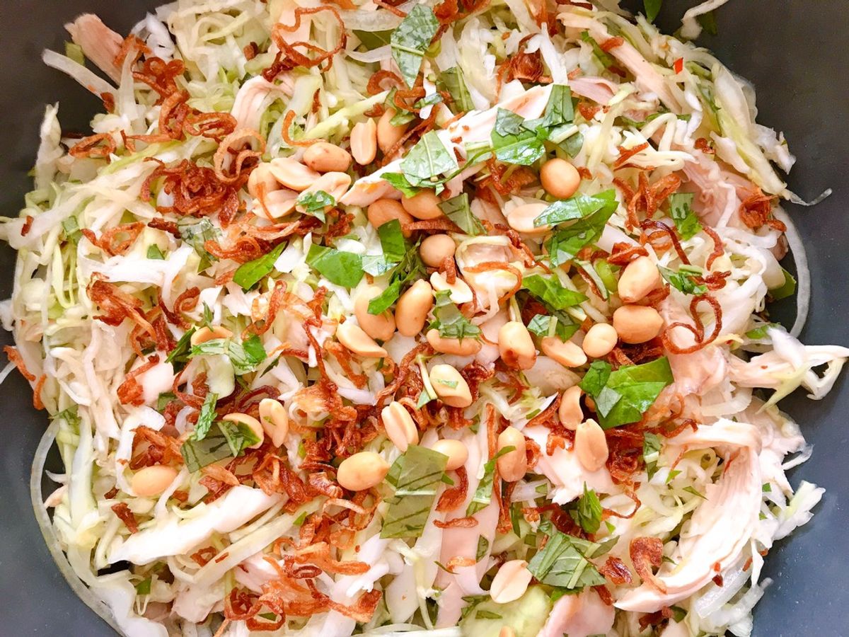 Gỏi Gà Bắp Cải & Cháo Gà Nấm Bào Ngư