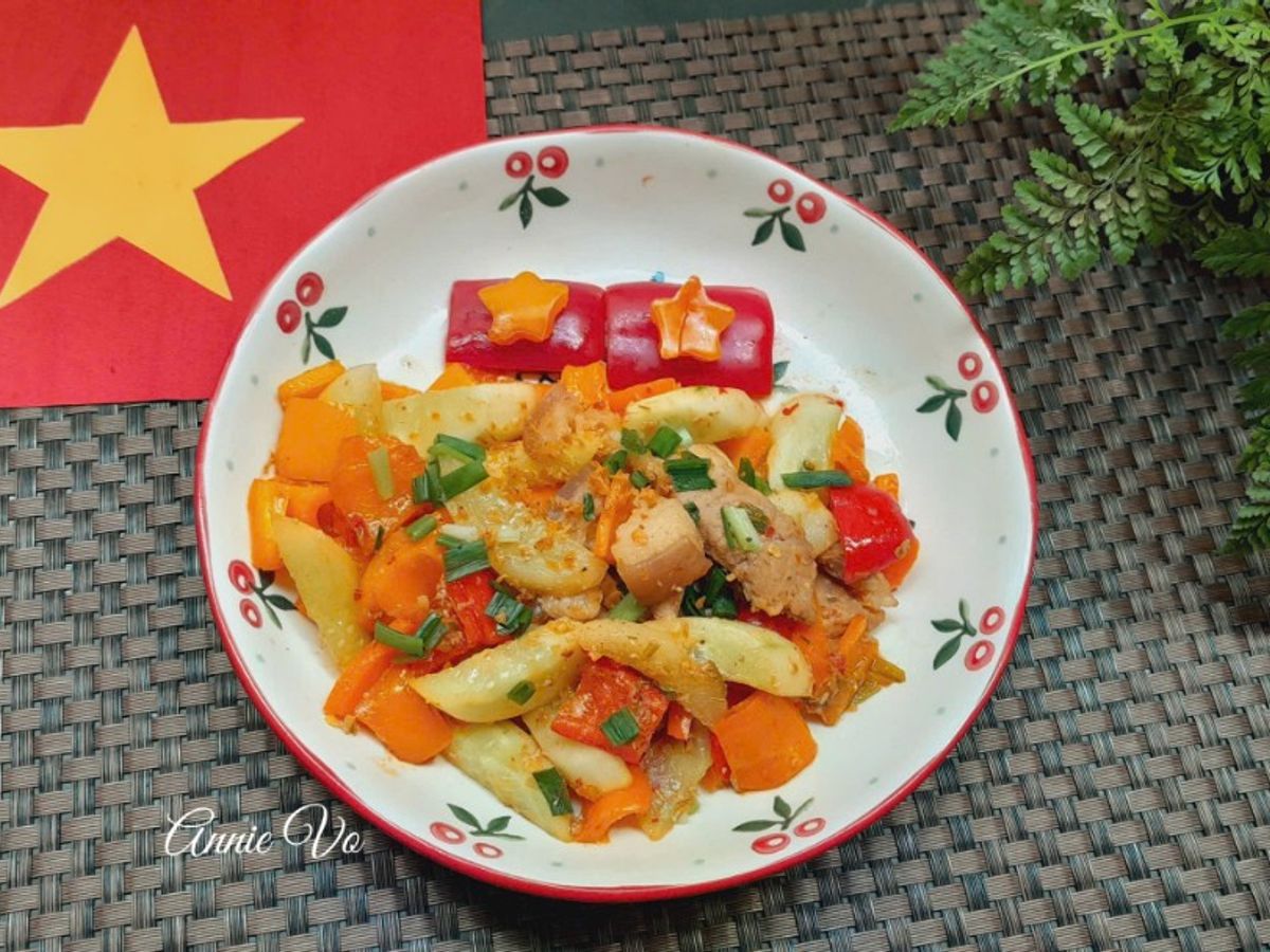 Thịt xào ớt chuông dưa leo