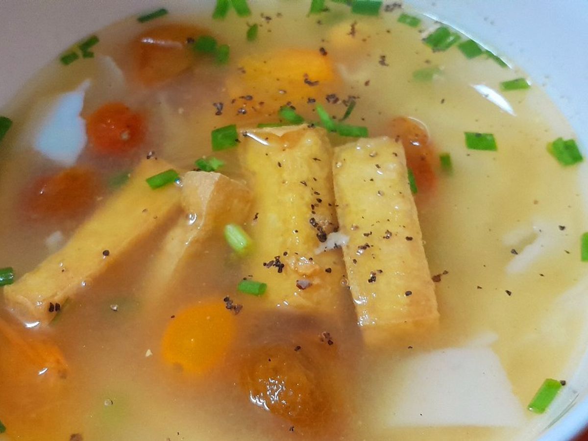 Mì lá tươi nấu cà chua đậu hũ