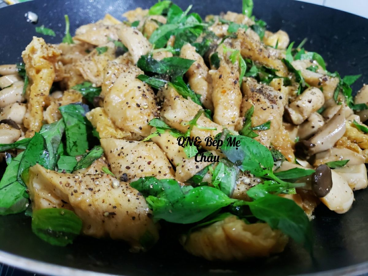 Nấm đùi gà, mì căn kho lá quế