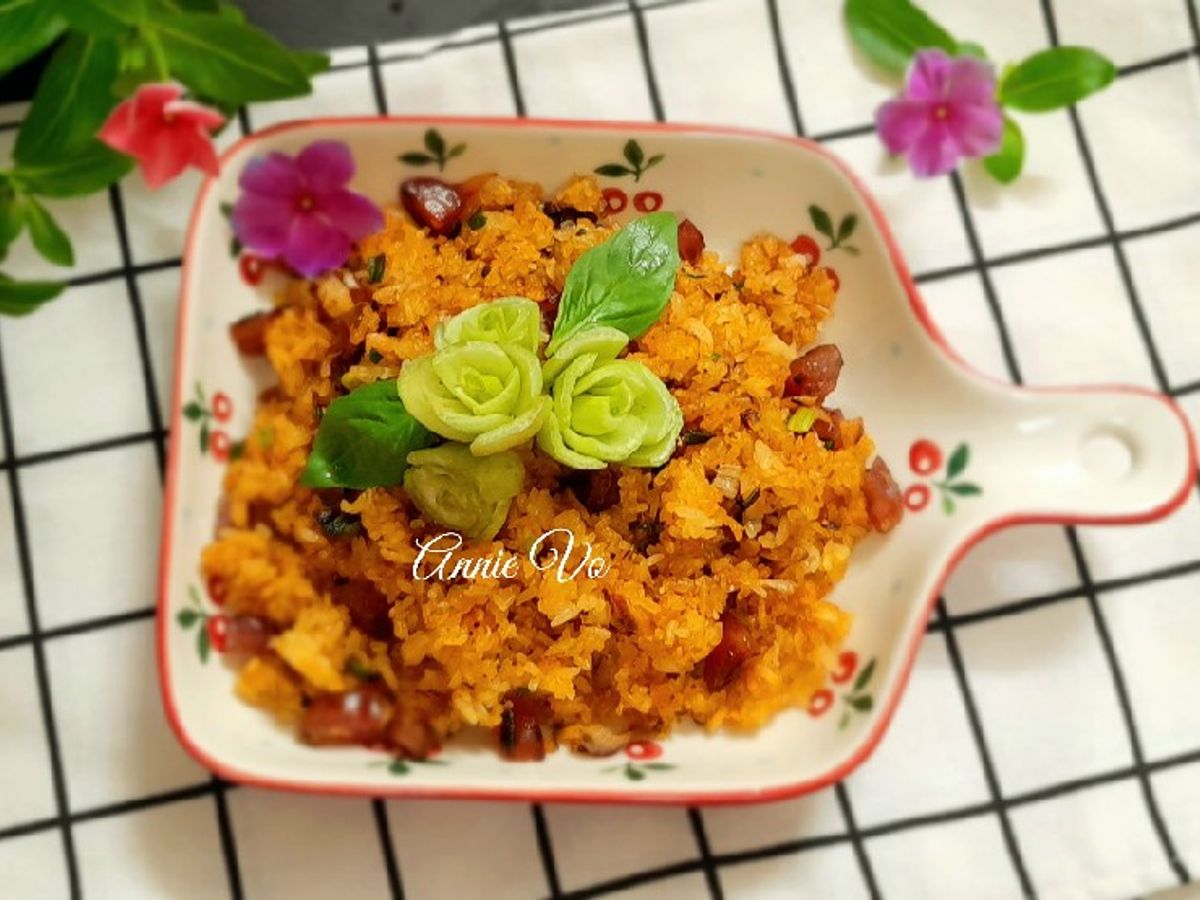 Cơm chiên lạp xưởng cá mặn