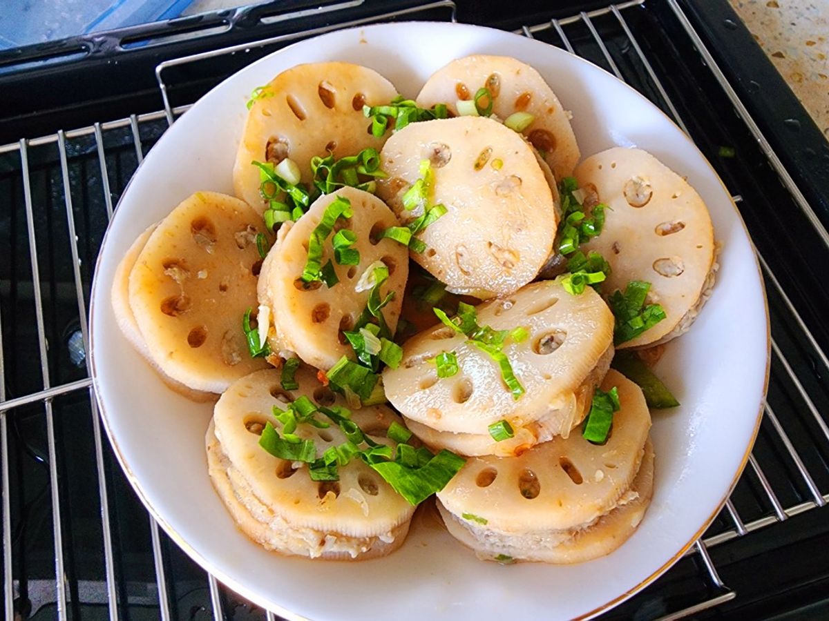 Củ sen nhồi thịt hấp
