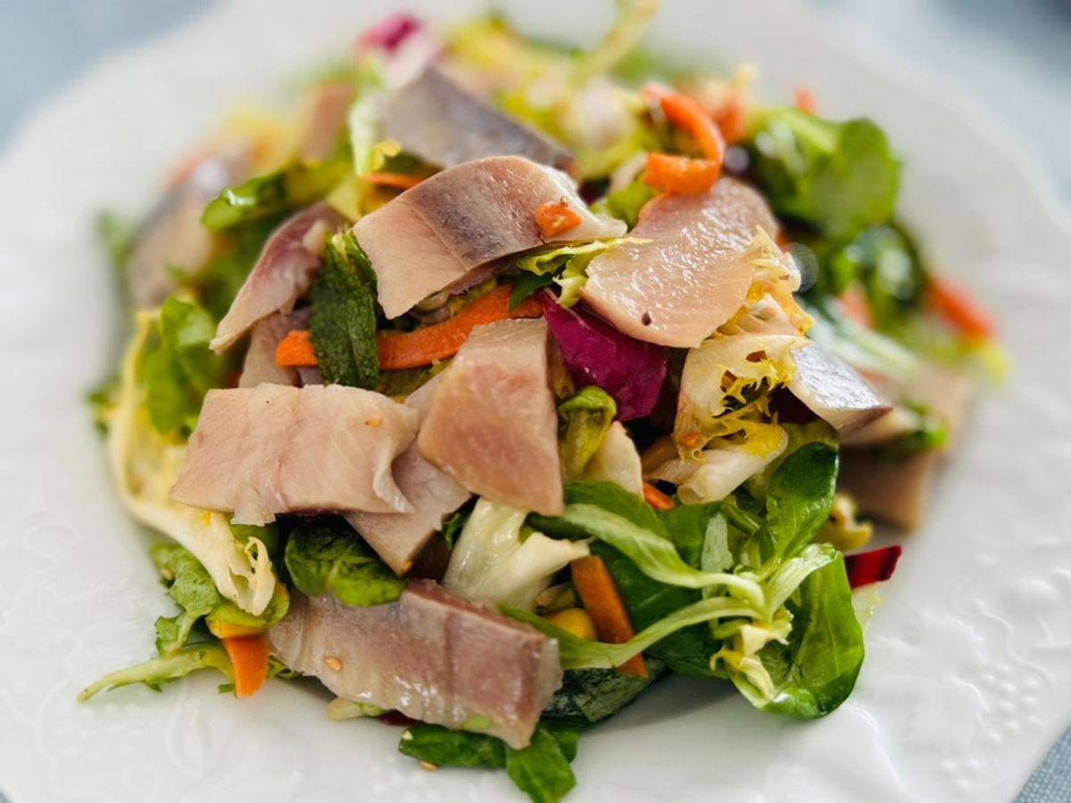 Salad Cá Trích Xông Khói