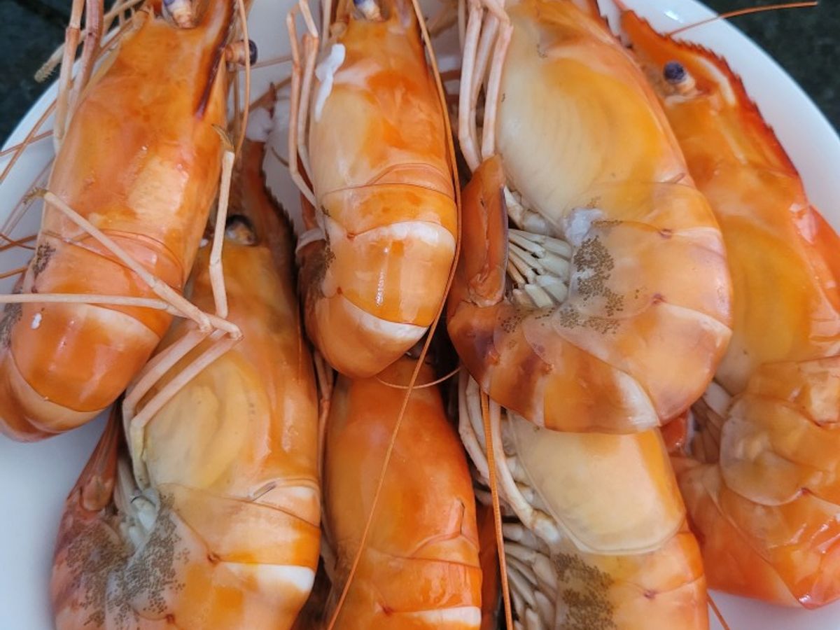Tôm sông luộc nước dừa
