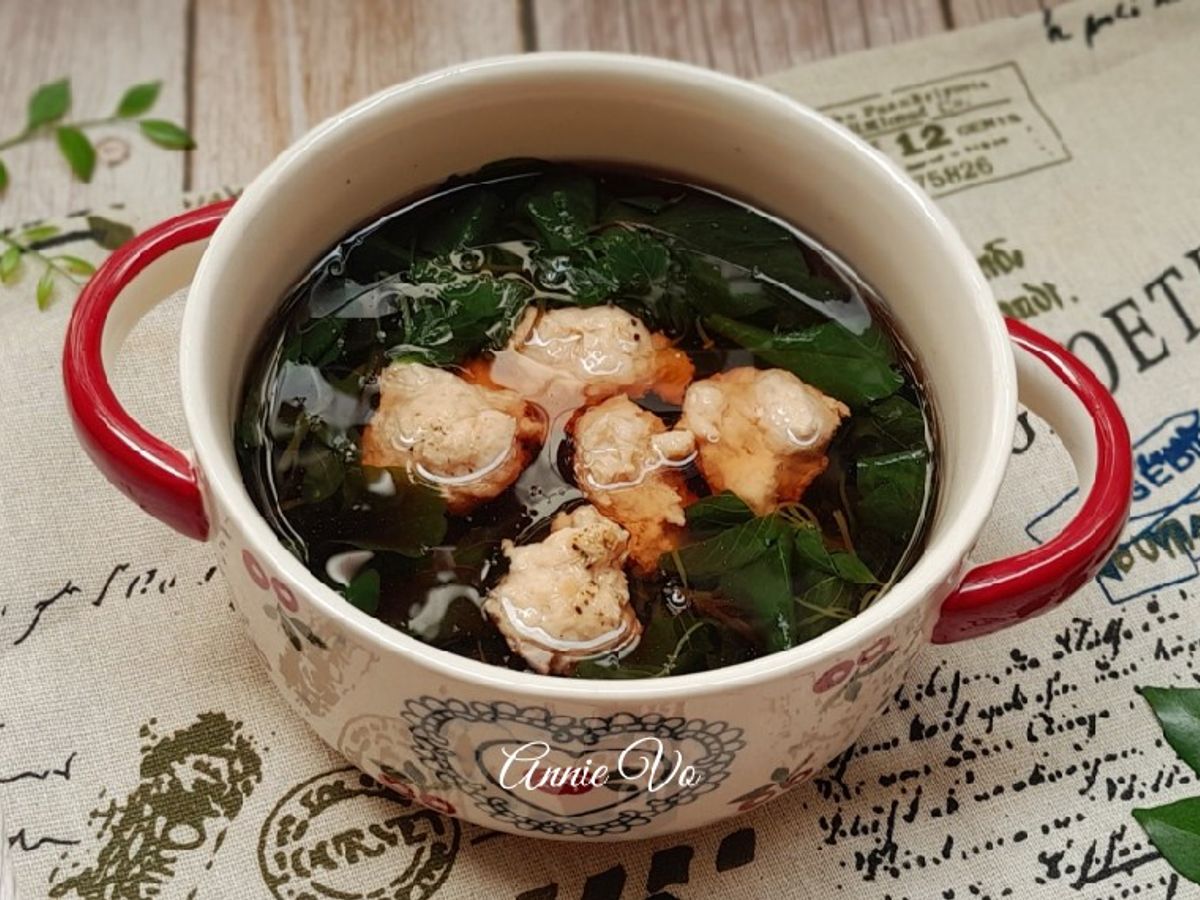 Canh rau dền đỏ nấu mọc