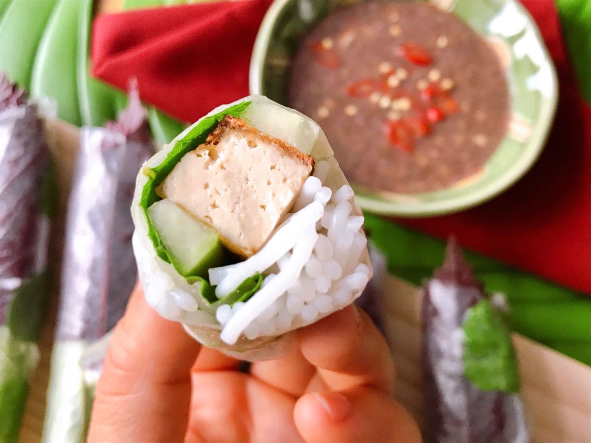 Cuốn Bún Đậu Hủ Chấm Mắm Tôm
