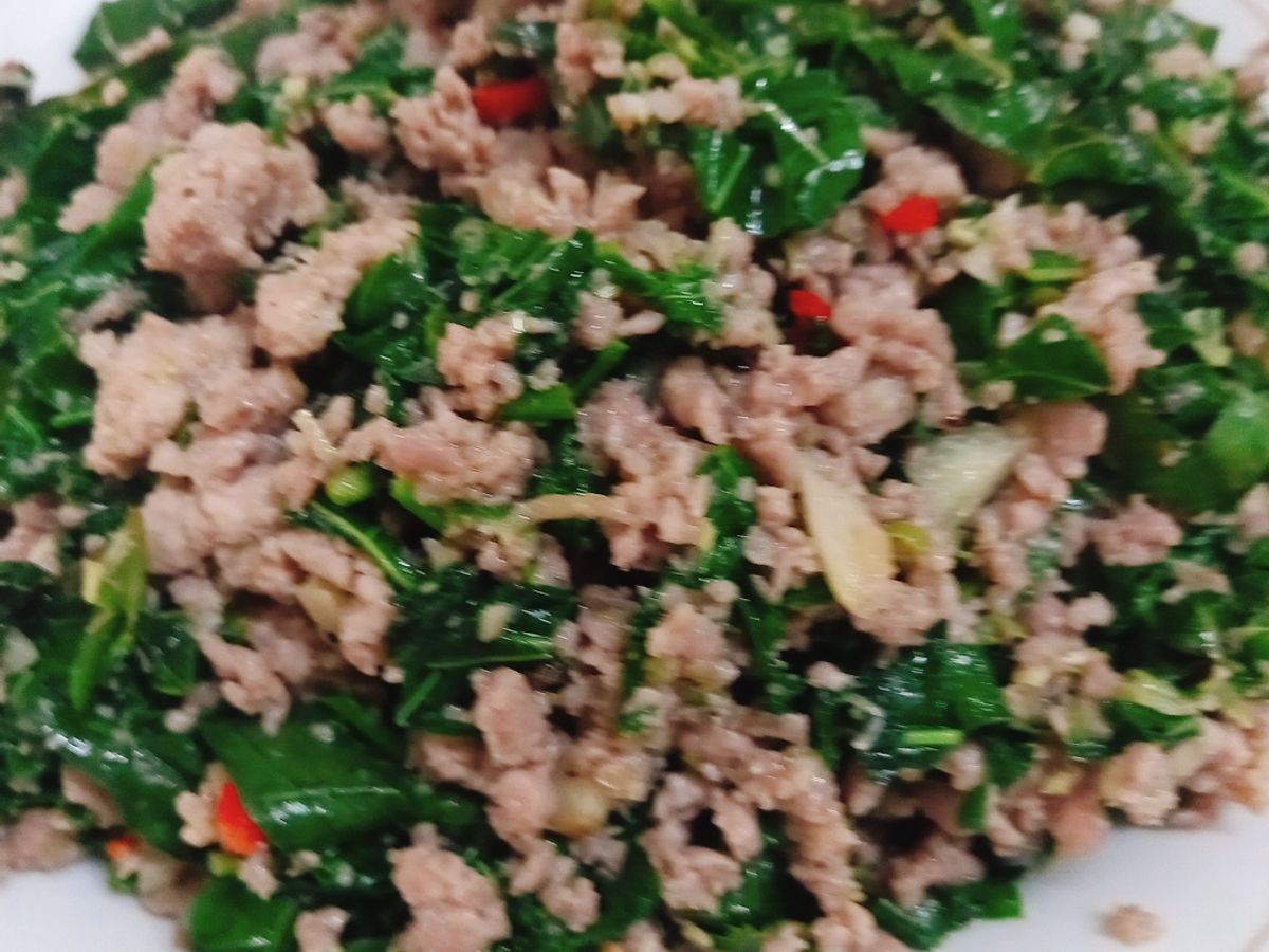 Thịt bằm rang lá cách