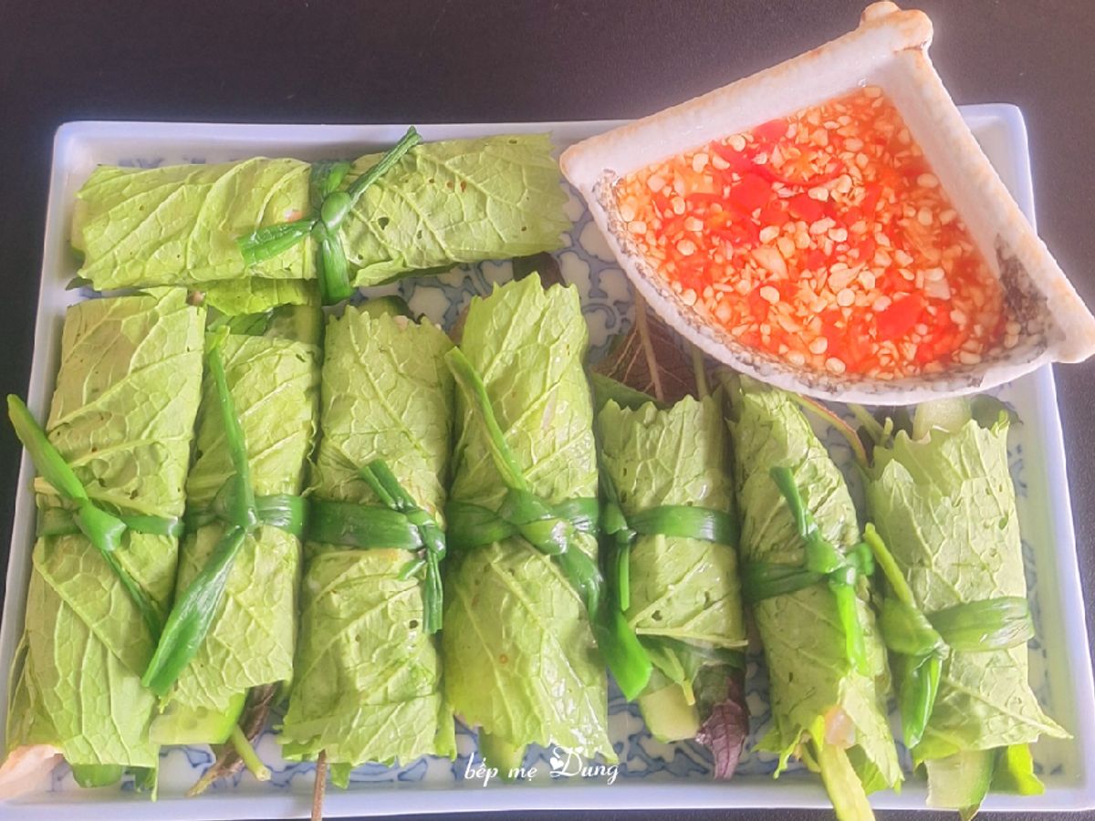 Rau cải cay cuốn tôm thịt