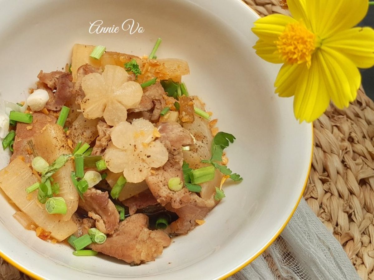Thịt vai heo kho củ cải