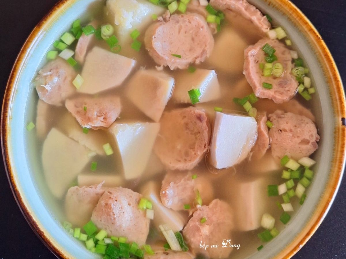 Canh bò viên nấu khoai môn