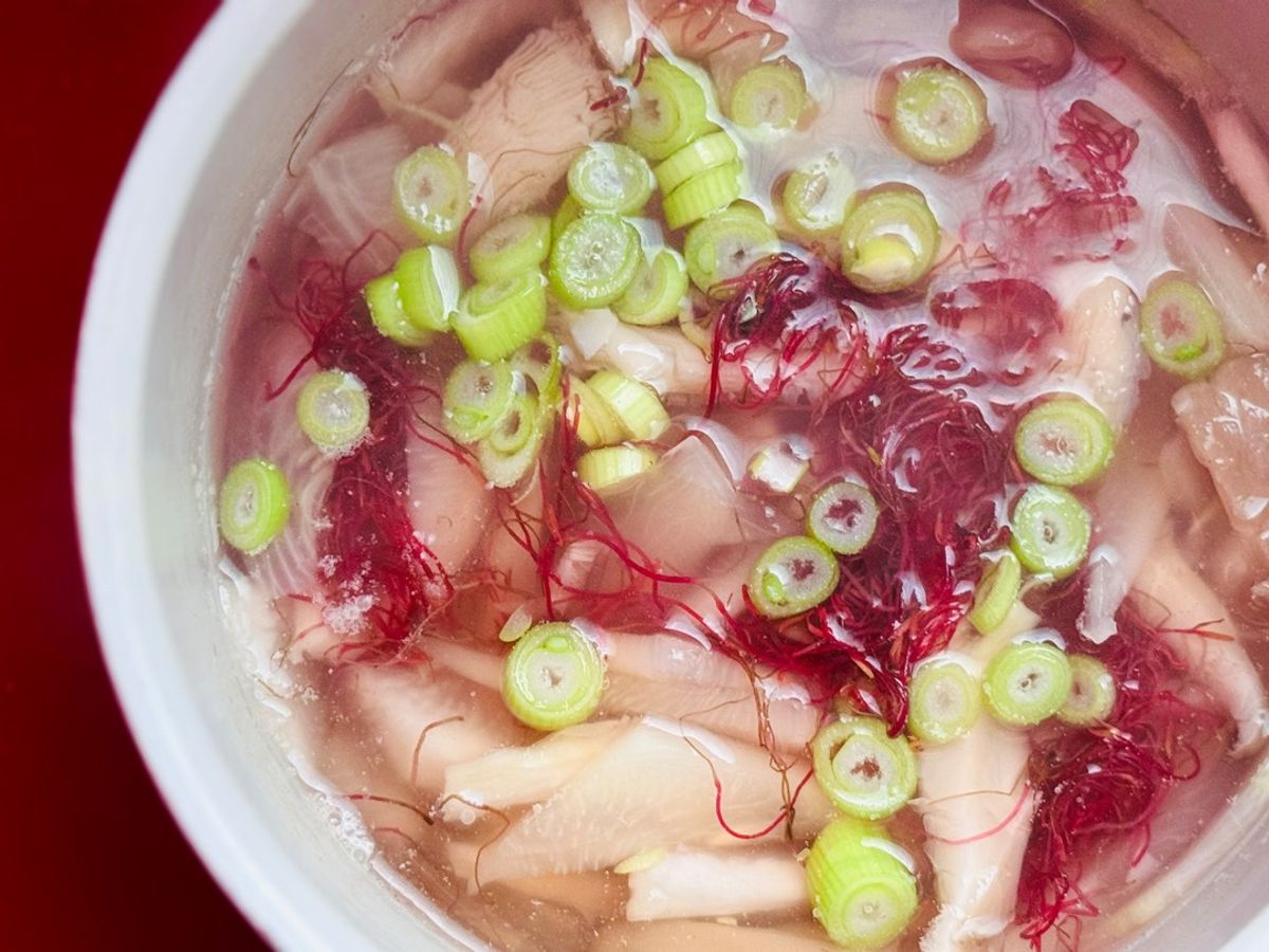 🌱 Canh Bầu Nấm Bào Ngư & Mầm Củ Dền