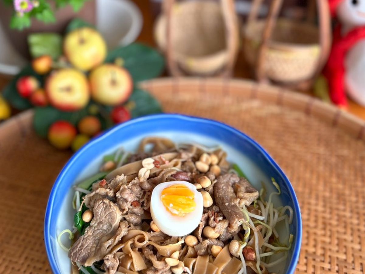 Bánh Đa Đỏ Trộn Thịt Bò