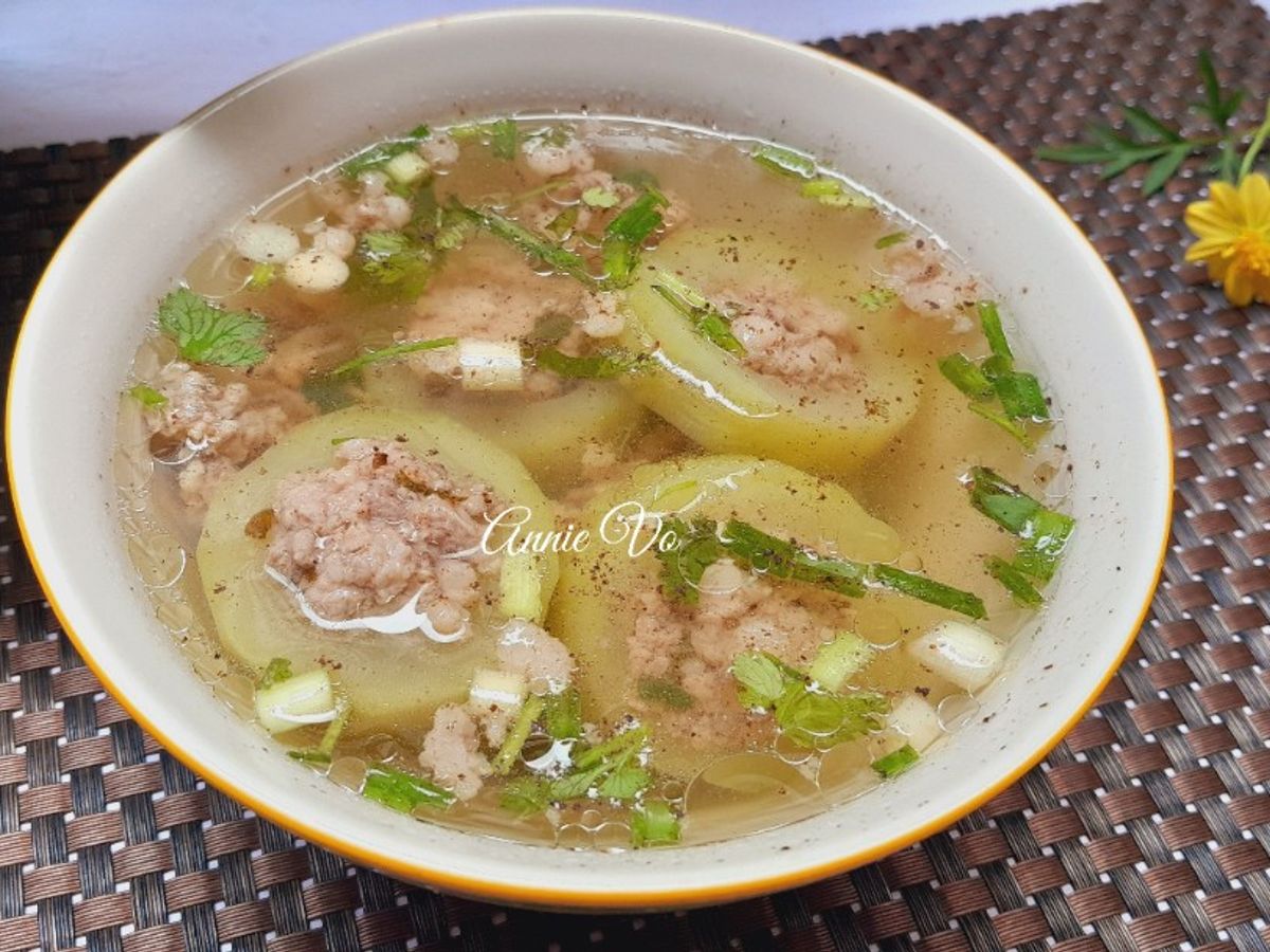 Canh bầu nhồi thịt