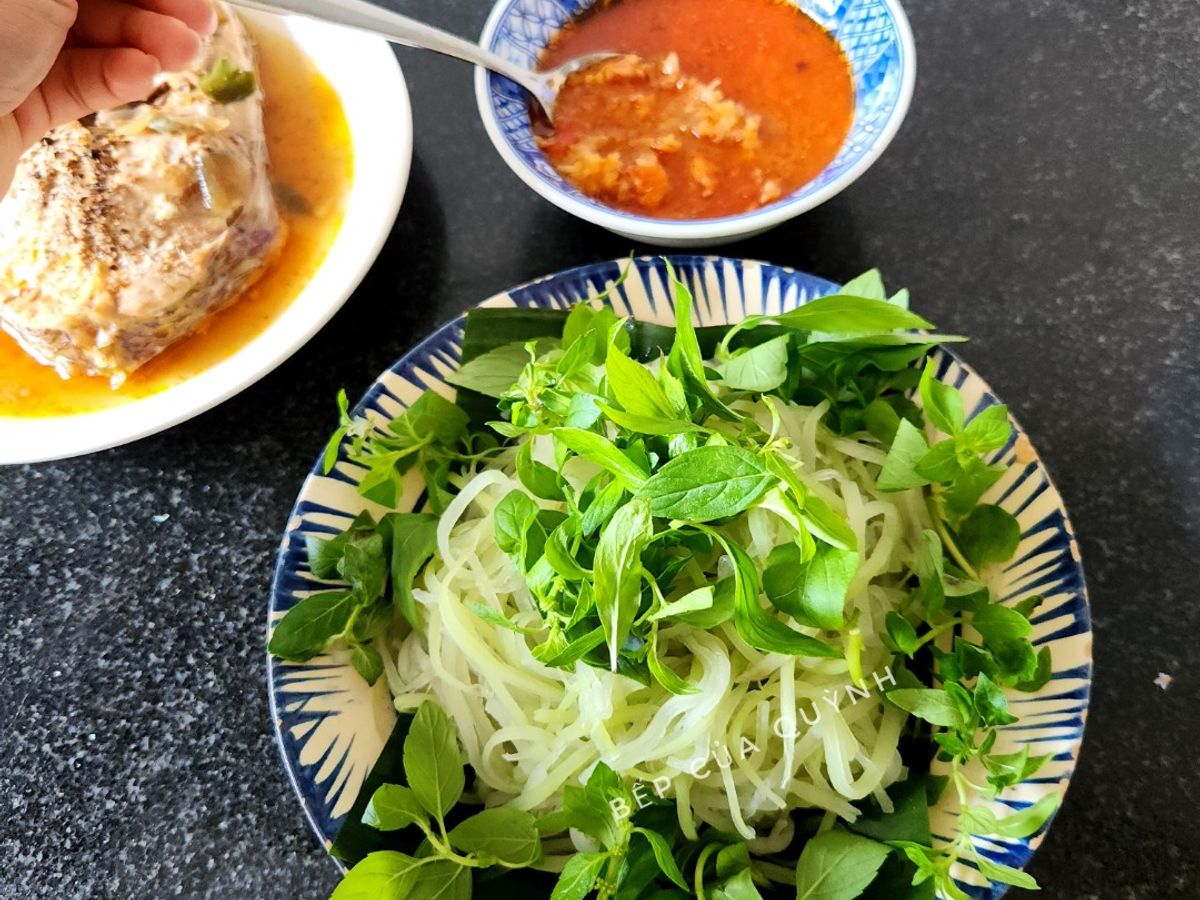 Bầu chần tôm kho đánh ruốc Huế