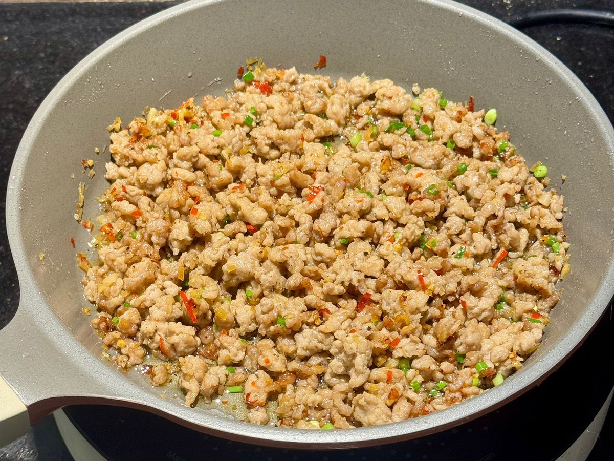 Thịt Băm Xào Tỏi Sả Ớt EatWell