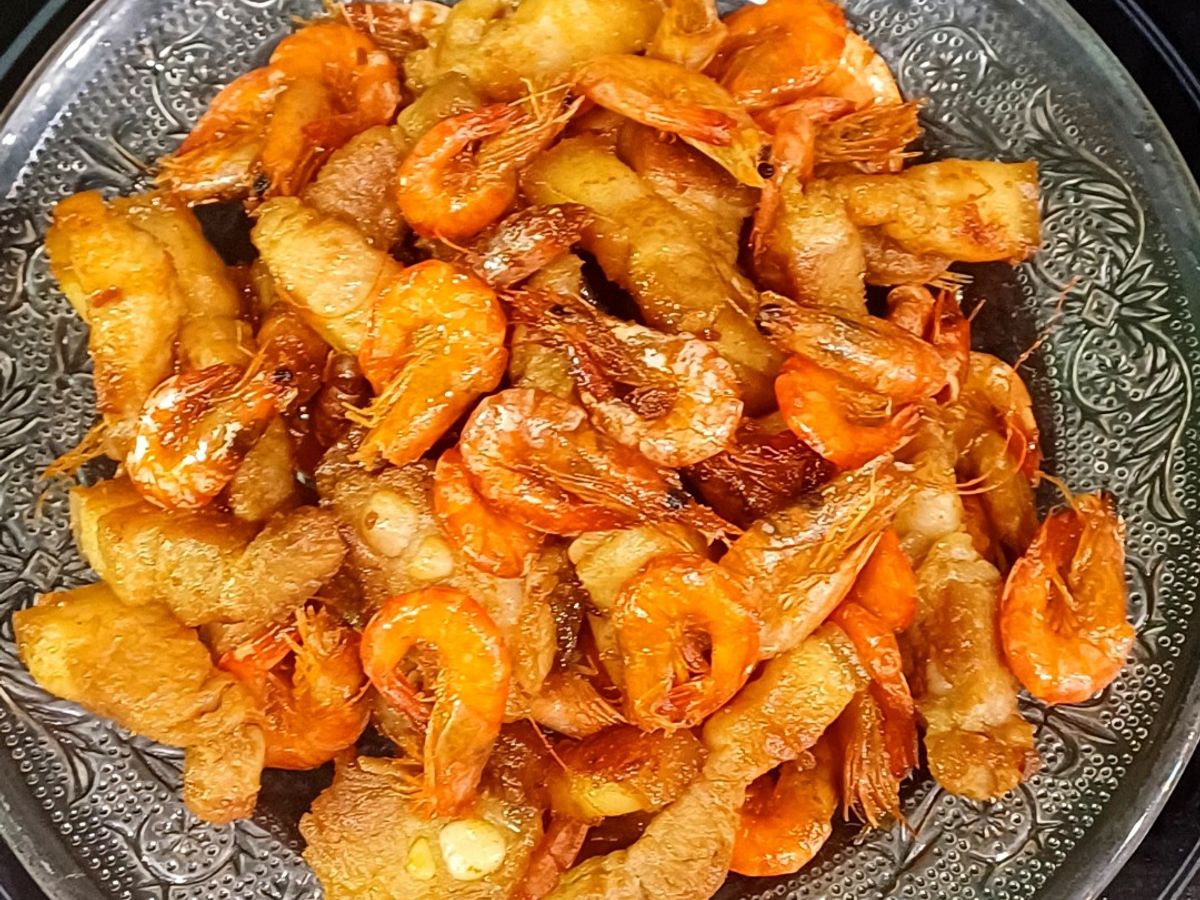 Tôm rang thịt ba chỉ