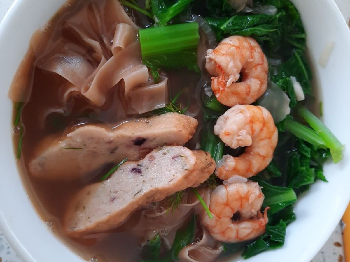 Bánh đa đỏ tôm chả cá