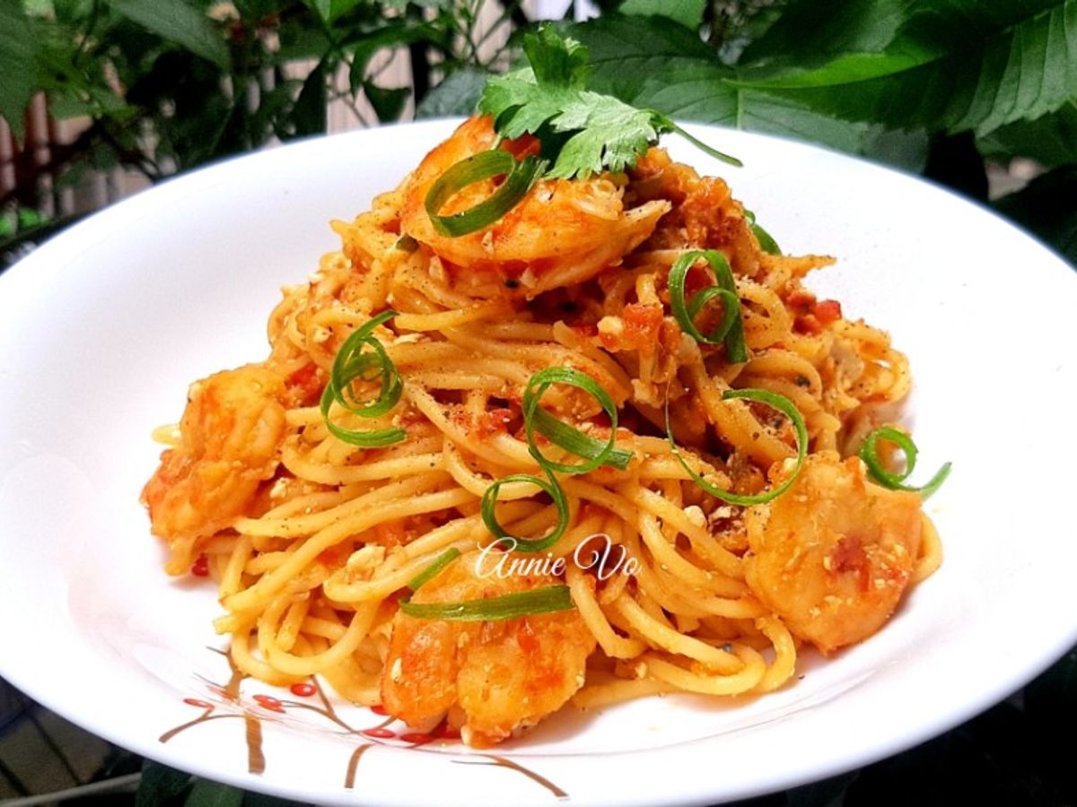 Mì Ý tôm trứng muối sốt cà