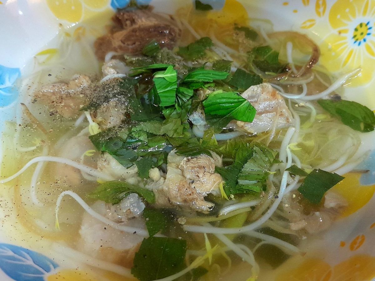 Canh gân bò nấu chua