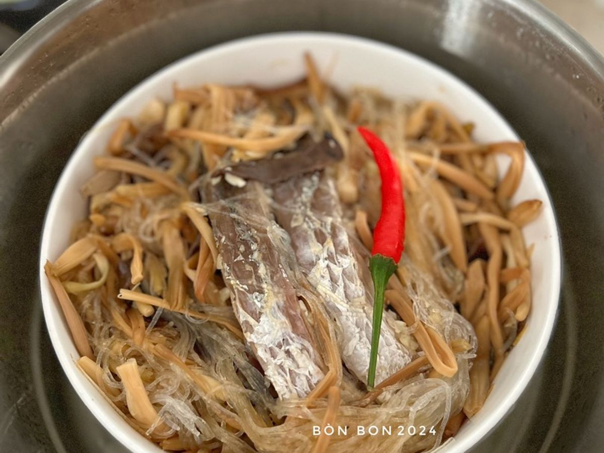 Cá Chẽm Hấp Kim Châm Xì Dầu