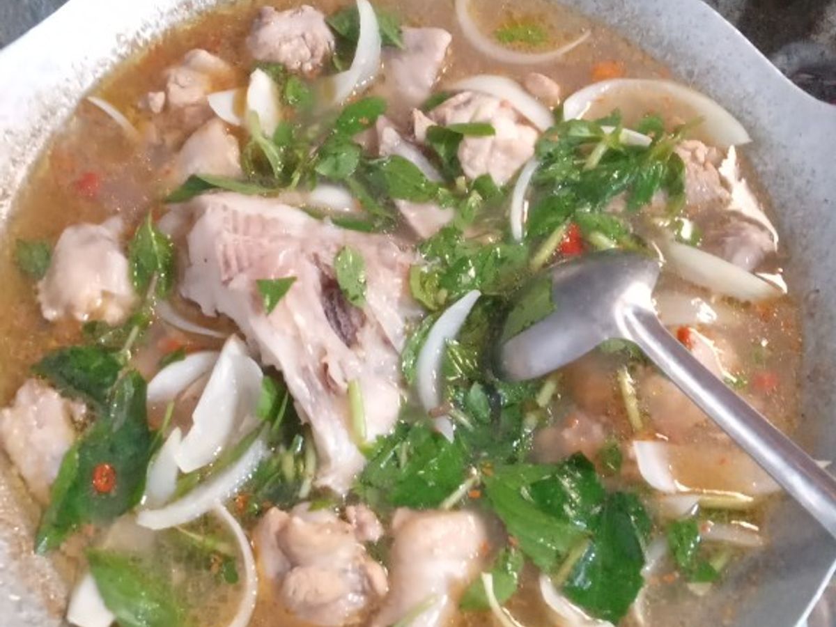 Lẩu gà và cá điêu hồng chua ngọt...🍅🌶🌽