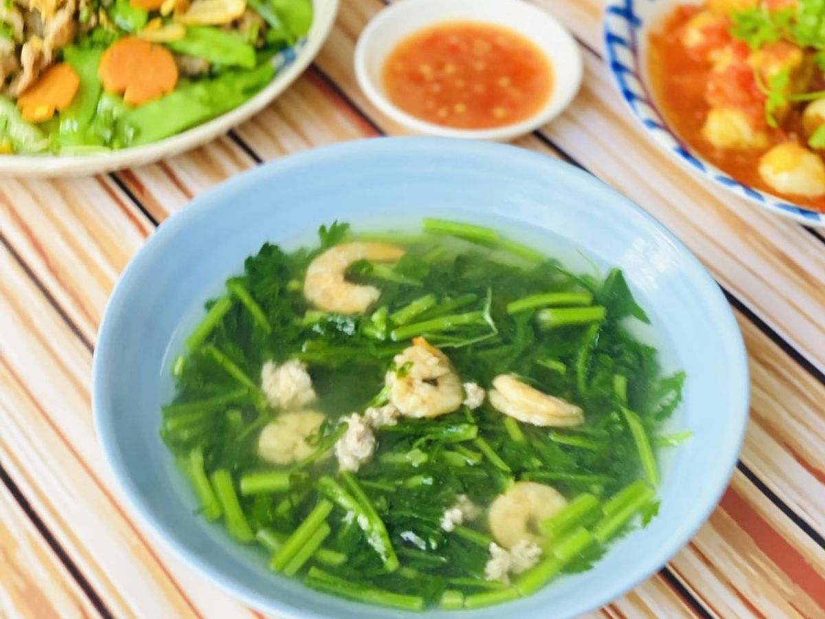 Canh Cải Cúc Nấu Tôm Khô Thịt Bằm